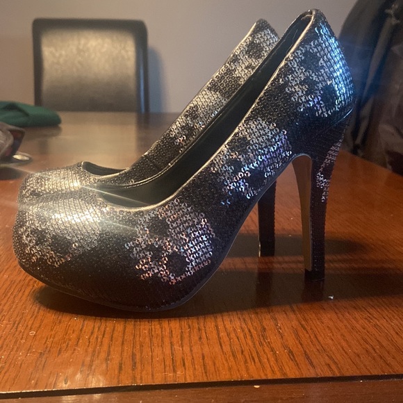 Iron fist skull heels - Picture 3 of 4